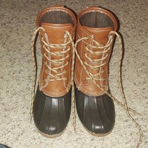Duck boots